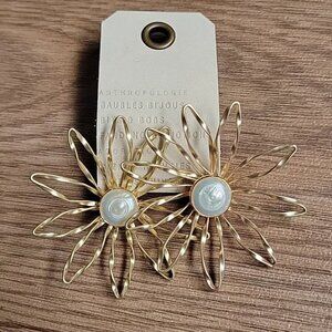 Anthropologie Pearl Flower Earrings Goldtone Wire With Genuine Pearls Brand New